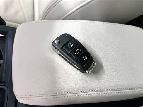 Used 2025 Audi Q3 2.0T Premium w/ Convenience Package image 13