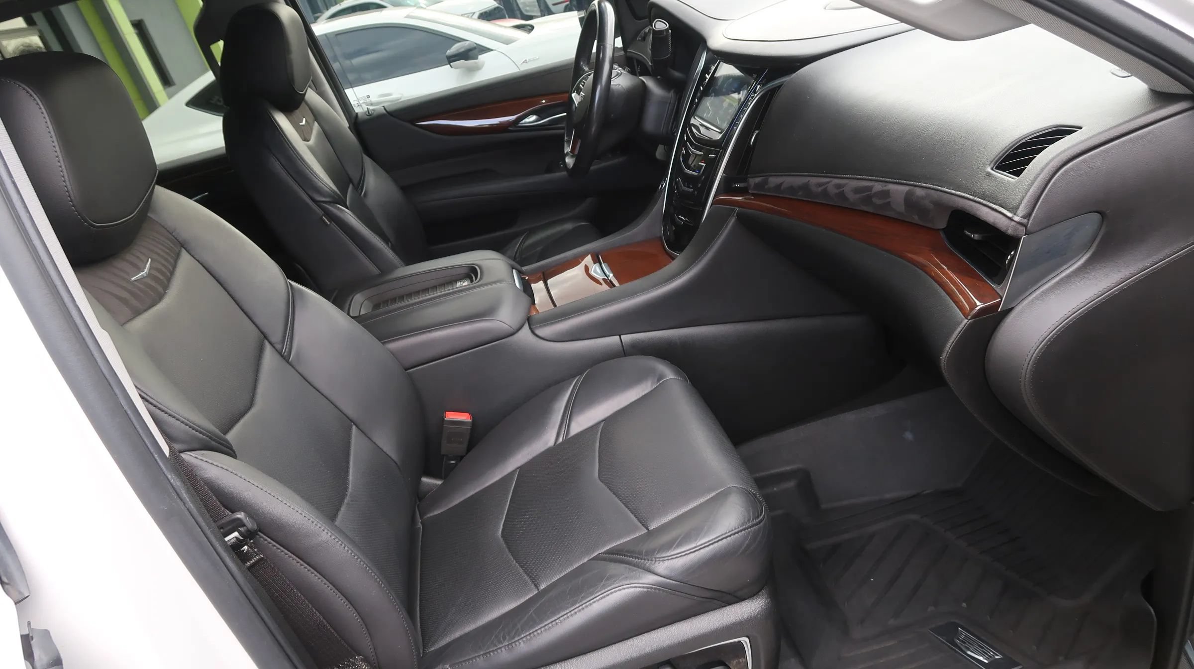 Used 2018 Cadillac Escalade Premium Luxury AWD/4WD image 28