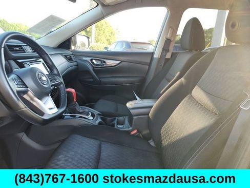Used 2020 Nissan Rogue SV FWD image 16