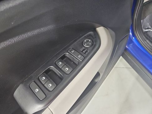 Certified 2025 Hyundai Venue SEL FWD image 13