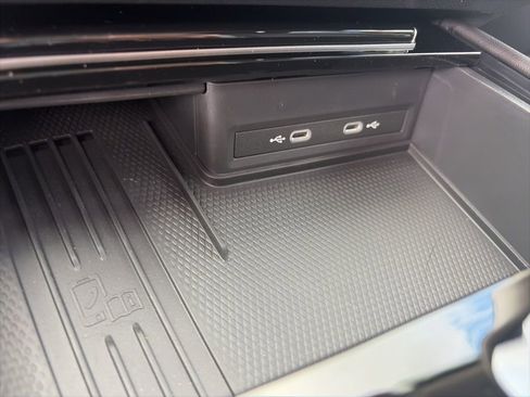 Used 2025 Volkswagen Atlas Peak Edition SE image 18