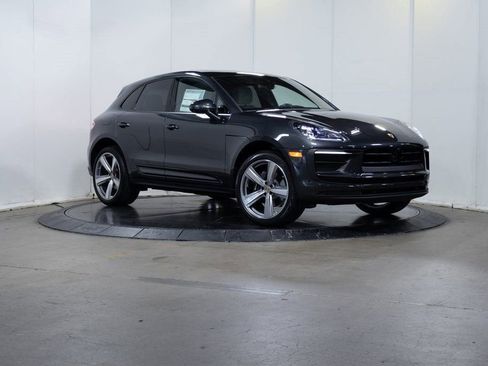 Certified 2025 Porsche Macan image 9