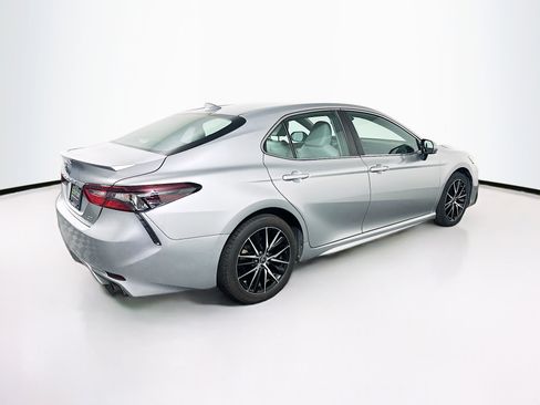 Used 2022 Toyota Camry SE image 9