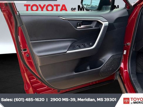 Used 2022 Toyota RAV4 XLE image 17