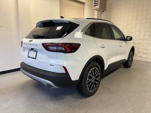 New 2025 Ford Escape SE w/ PHEV Premium Package image 21