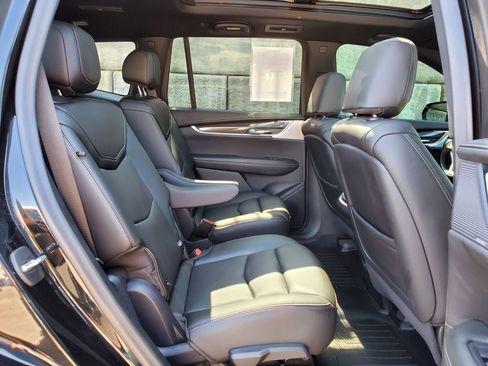 Used 2022 Cadillac XT6 Sport w/ Technology Package image 39