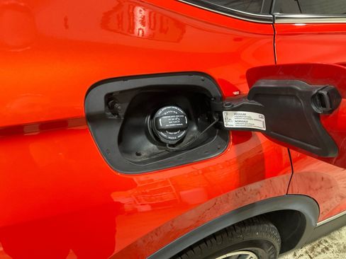 Used 2018 Volkswagen Tiguan SEL image 25