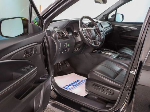 Used 2023 Honda Passport TrailSport image 3