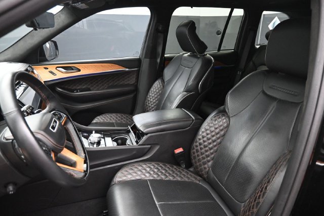Used 2022 Jeep Grand Cherokee Summit AWD/4WD image 17