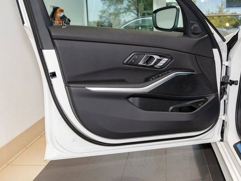 Used 2025 BMW 330i xDrive Sedan w/ Convenience Package image 12