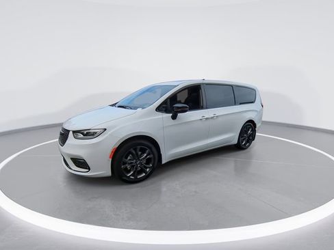 New 2026 Chrysler Pacifica Select image 4