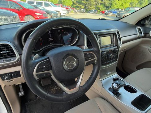 Used 2015 Jeep Grand Cherokee Laredo w/ Quick Order Package 23E AWD/4WD image 24