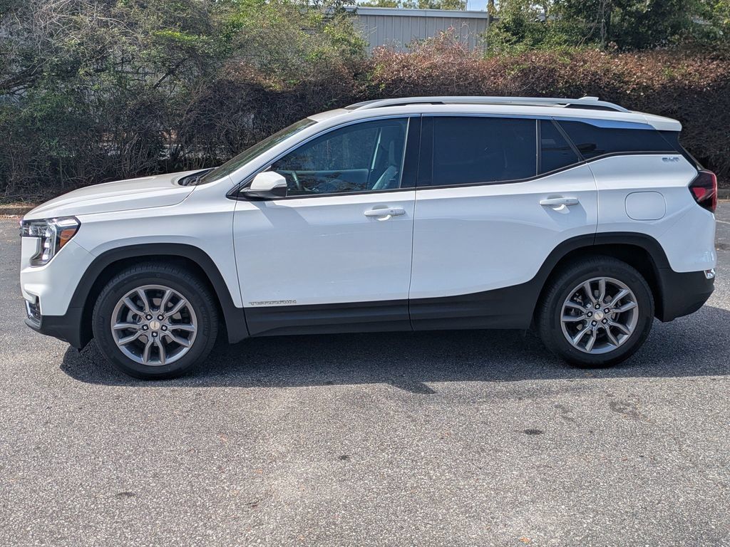 Used 2022 GMC Terrain SLT w/ Infotainment Package II FWD image 7