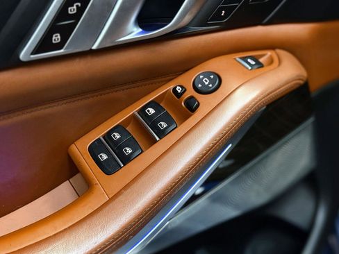 Used 2019 BMW X5 xDrive50i w/ M Sport Package image 13