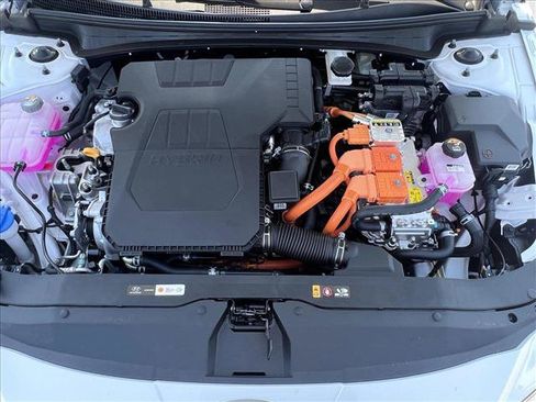 New 2025 Hyundai Elantra SEL image 16