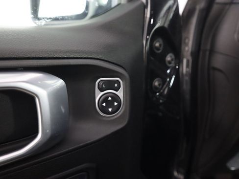 Used 2024 Jeep Wrangler Unlimited image 36