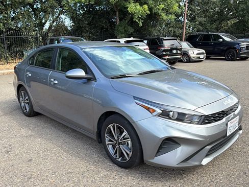 Used 2023 Kia Forte LXS FWD image 3