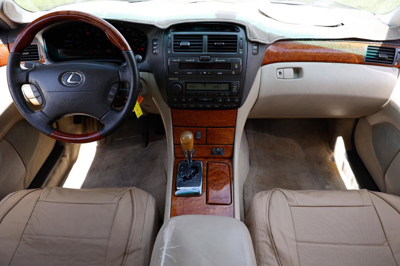 Used 2005 Lexus LS 430 w/ Premium Pkg RWD image 2
