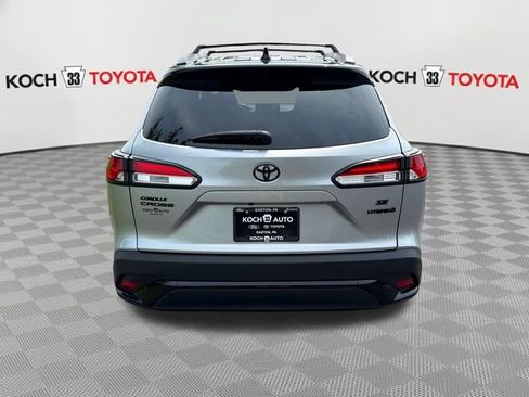 Certified 2024 Toyota Corolla Cross AWD Hybrid w/ Moonroof Package image 4
