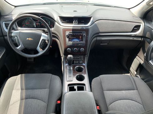 Used 2017 Chevrolet Traverse LT w/ Style and Technology Package FWD image 38