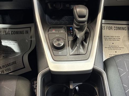 Used 2025 Toyota RAV4 XLE AWD/4WD image 33