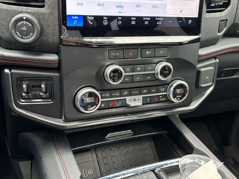 Used 2023 Ford Expedition Limited image 12