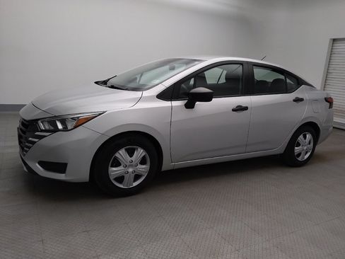 Used 2024 Nissan Versa S FWD image 2