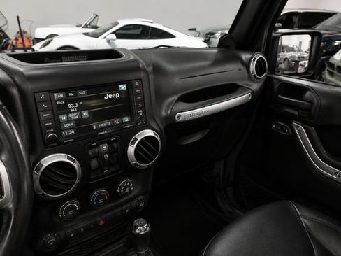Used 2013 Jeep Wrangler Unlimited Rubicon AWD/4WD image 24