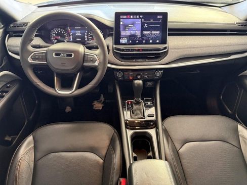 Used 2023 Jeep Compass Latitude image 17