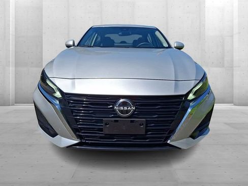 Used 2024 Nissan Altima 2.5 SV w/ SV Premium Package FWD image 2