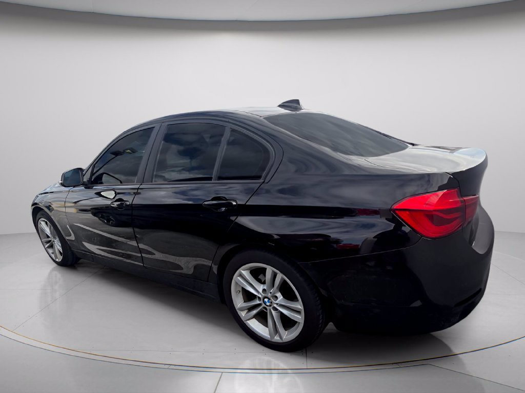 Used 2017 BMW 320i Sedan RWD image 5