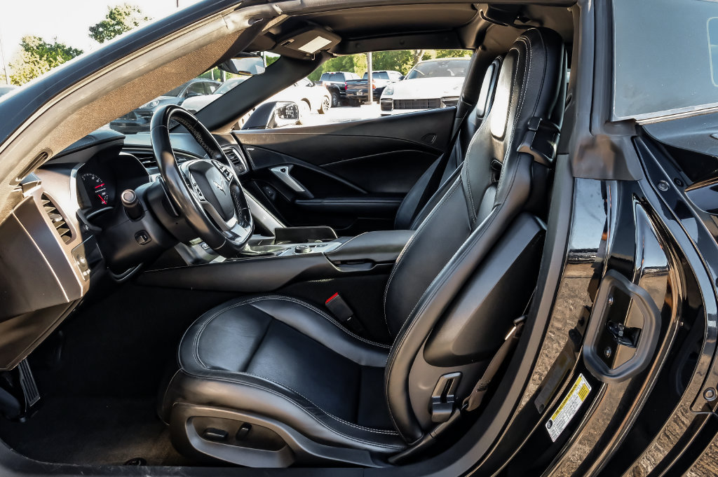Used 2019 Chevrolet Corvette Stingray Coupe w/ 1LT RWD image 31