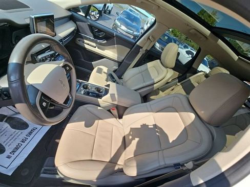 Used 2022 Lincoln Corsair AWD w/ Premium Package image 22