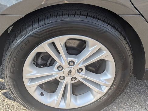 Used 2018 Ford Taurus SEL image 13