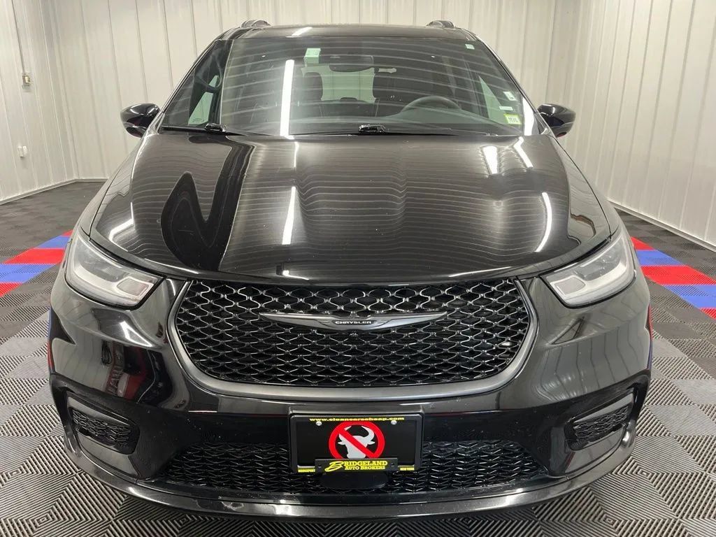 Used 2025 Chrysler Pacifica Limited FWD image 8