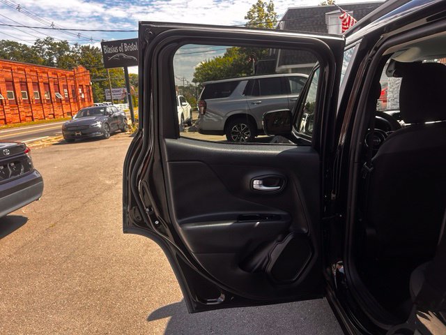 Used 2023 Jeep Renegade Latitude AWD/4WD image 14