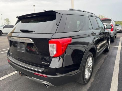 Used 2022 Ford Explorer Limited w/ Limited Technology Package image 2