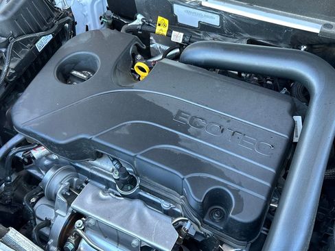 Used 2025 Chevrolet Equinox LT image 23