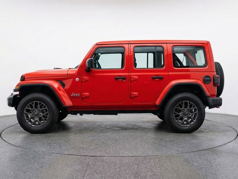 Used 2025 Jeep Wrangler Sahara image 5