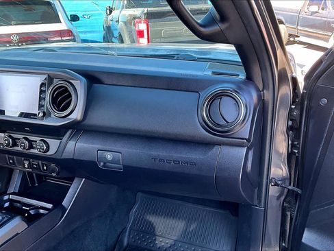 Used 2020 Toyota Tacoma TRD Off-Road image 17