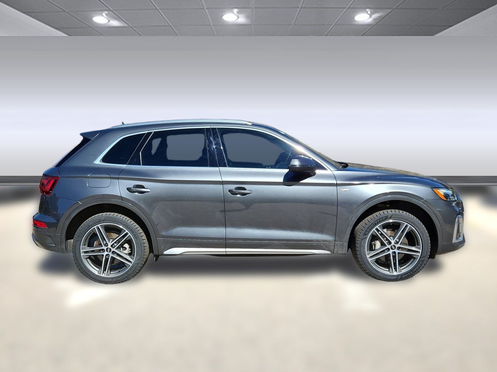 Used 2024 Audi Q5 e Premium Plus w/ Premium Plus Package AWD/4WD image 2
