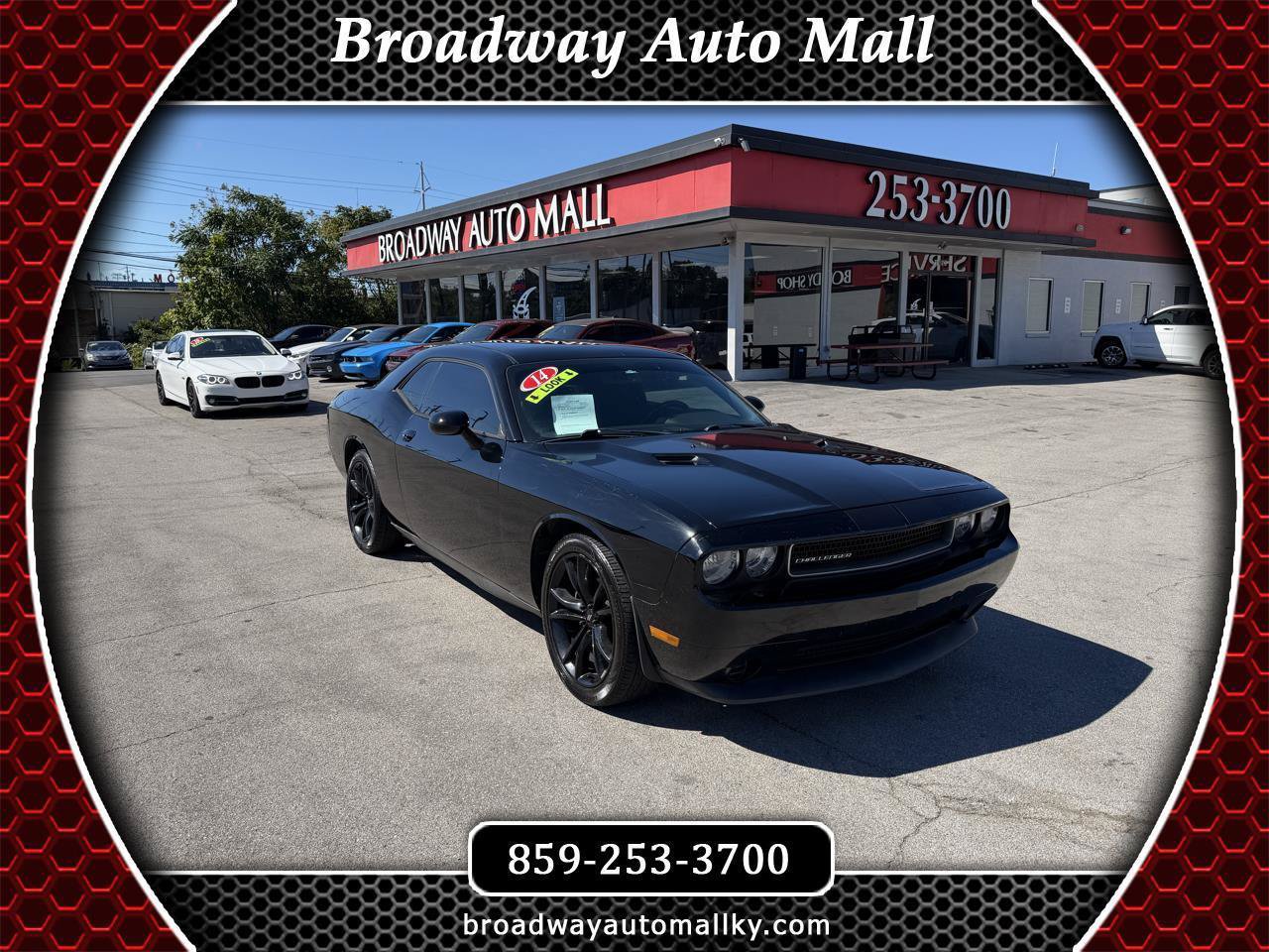 Used 2014 Dodge Challenger SXT RWD image 1