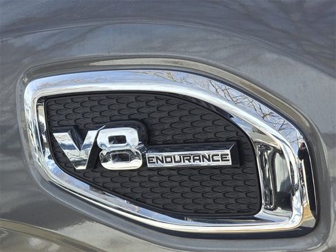 Used 2024 Nissan Titan SV w/ SV Convenience Package image 14