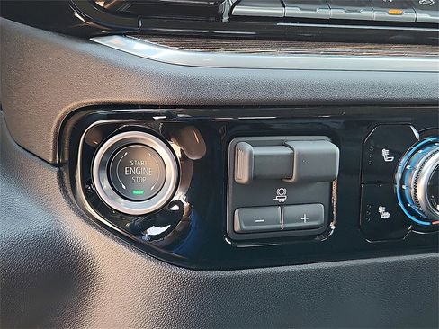 New 2026 GMC Sierra 1500 SLE w/ Preferred Package image 15