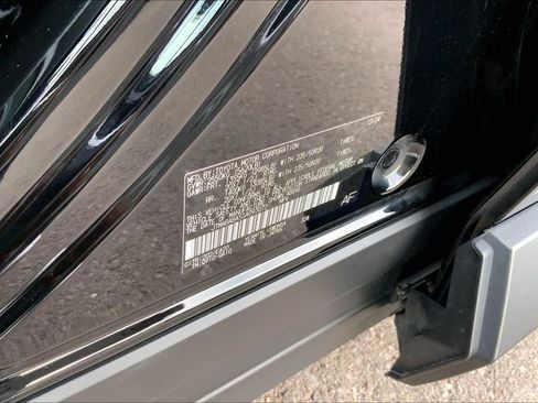 Used 2025 Subaru Solterra AWD/4WD image 18