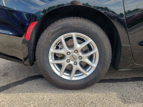 Used 2024 Chrysler Pacifica Touring-L FWD image 6