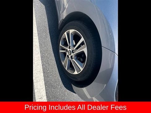 Used 2017 Hyundai Elantra Limited FWD image 4