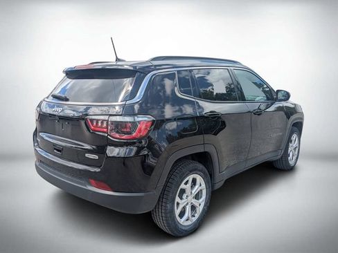 Used 2024 Jeep Compass Latitude AWD/4WD image 4
