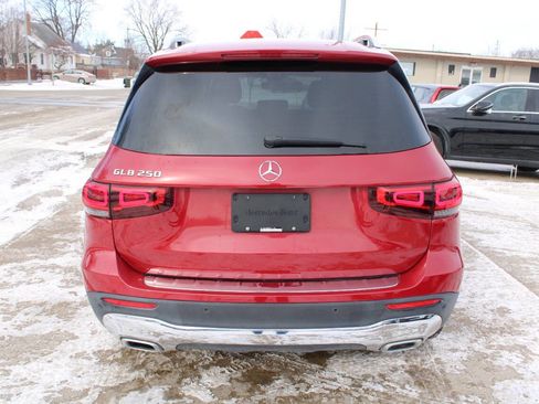 Used 2021 Mercedes-Benz GLB 250 image 4