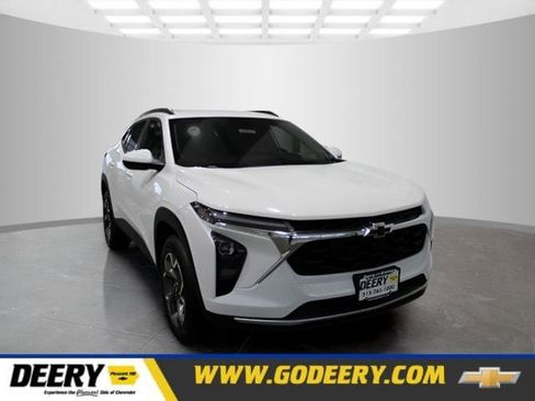 New 2026 Chevrolet Trax LT w/ Driver Confidence Package FWD image 1